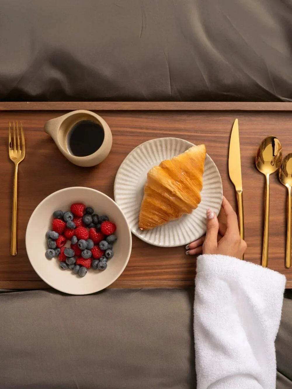 Italic Emilia Mirror 20-Piece Flatware Set - Gold